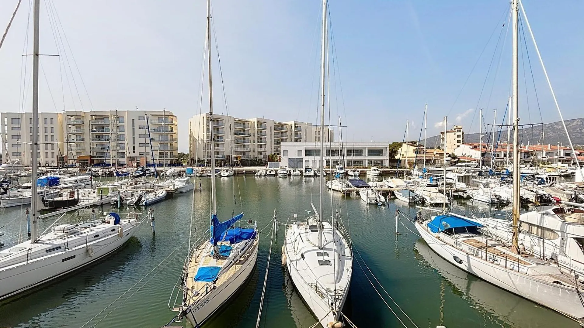 139 Piso Vista Al Canal Y Piscina Empuriabrava